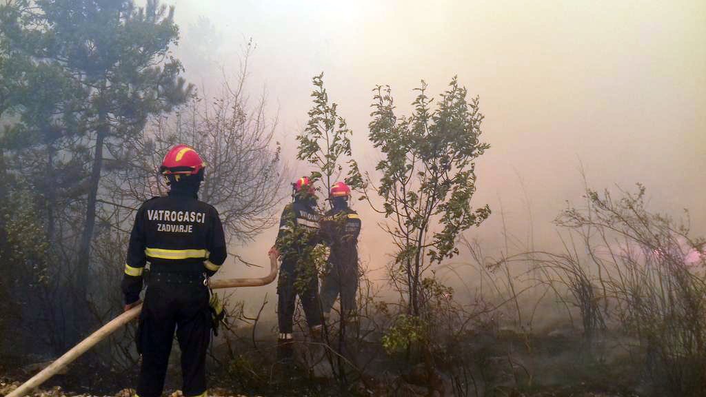 Naši su reporteri i snimatelji 48 sati uz bok vatrogascima! Ponosni smo i na vatrogasce i na naše ekipe!
bit.ly/EkipaNoveTV_po…