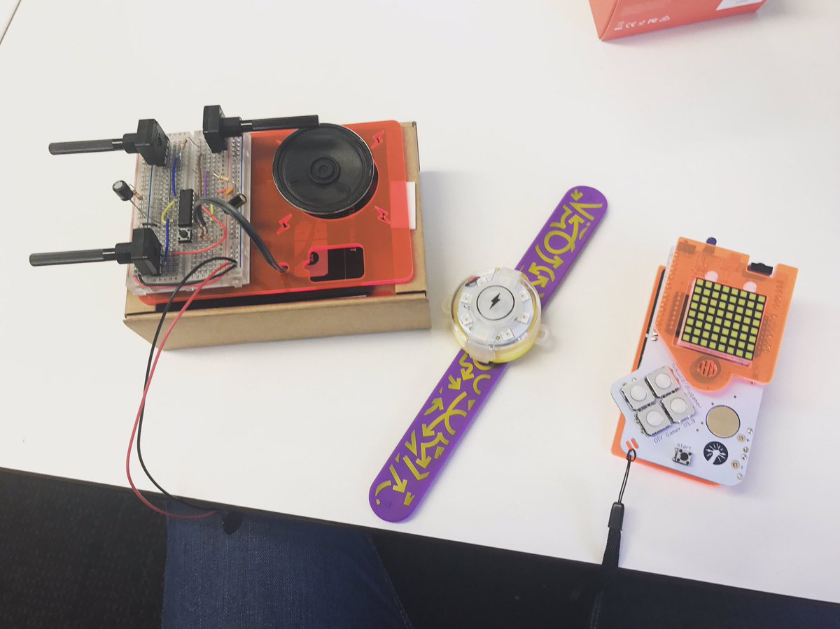 unlock_emea's tweet photo. Fun morning getting hands on building @techwillsaveus products #twsu #techwillsaveus #technology #producttraining #moverkit #synthkit #gamer https://t.co/bSwKk5dwmL