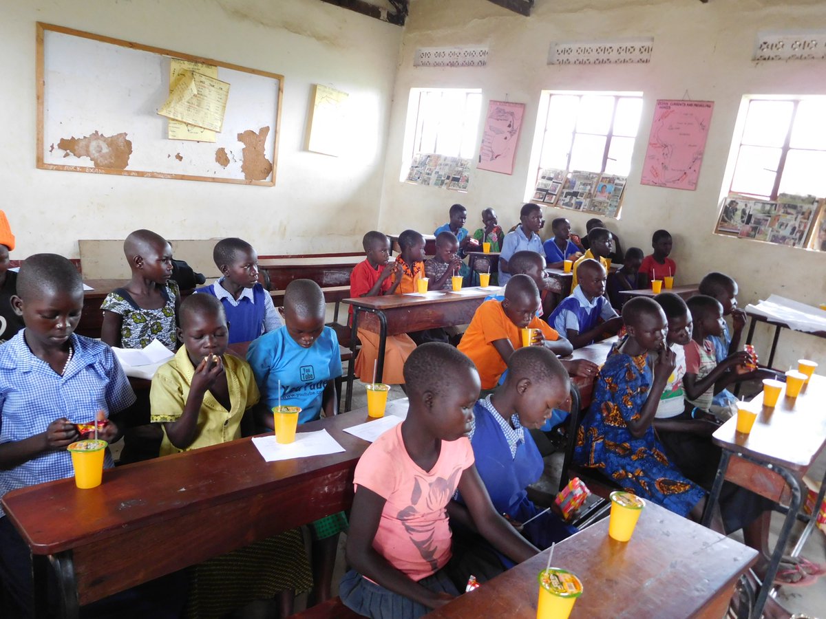 LifestitchesUG's tweet photo. #Lifestitches #AIDS #Orphans Self Esteem workshop at #Ruva primary #Happy #MandelaDay2017 https://t.co/s3FV5gnyFD