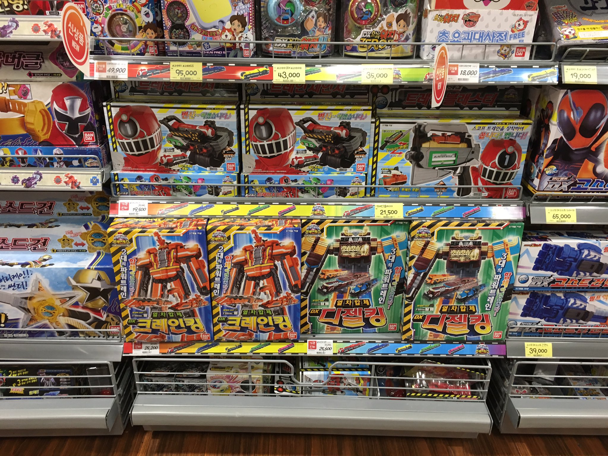 Damien 飲み会後に韓国で念願の玩具店 ロッテマート内のトイザらス に行けた 仮面ライダーはドライブとゴースト 戦隊は トッキュウジャーとキョウリュウジャー 他にも韓国オリジナル玩具がいろいろある 意外に高くて また大型玩具は邪魔になるから Damien 飲み会後に韓国で念願の玩具店 ロッテマート内のトイザらス に行けた 仮面ライダーはドライブとゴースト 戦隊は トッキュウジャーとキョウリュウジャー 他にも韓国オリジナル玩具がいろいろある 意外に高くて また大型玩具は邪魔になるから