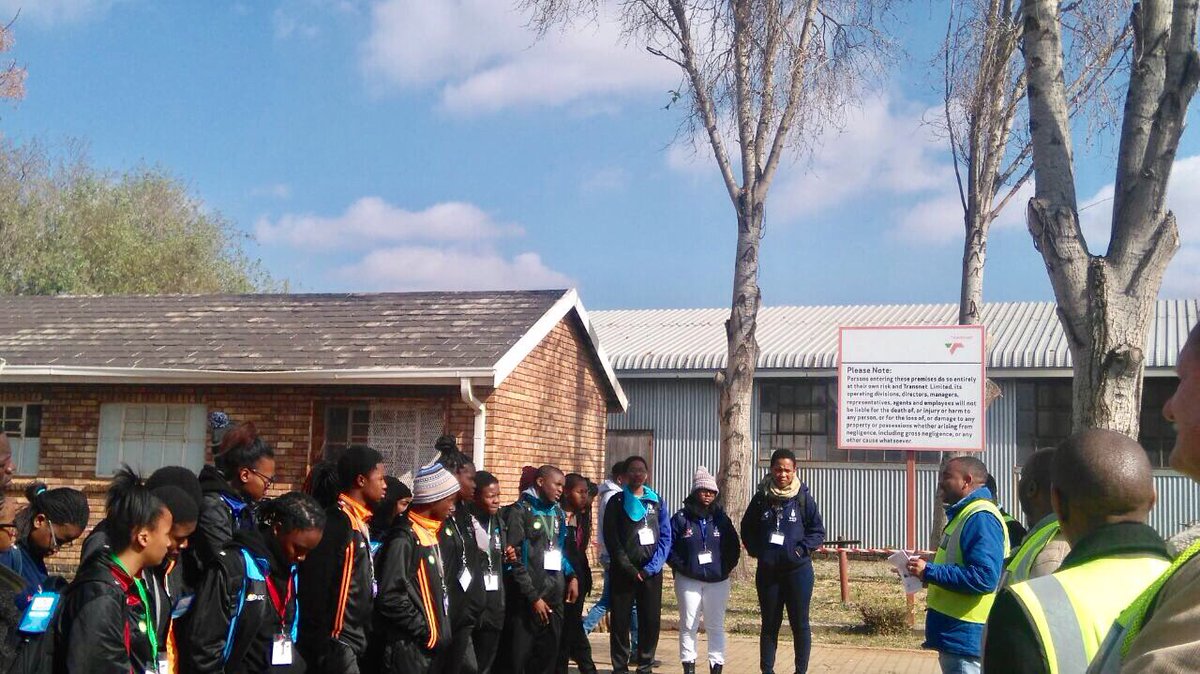 ttp_setmu's tweet photo. TTP 2017 Excursion to Transnet 💎👍🏼🚞
#TTP2017 https://t.co/c0rReA7rbU