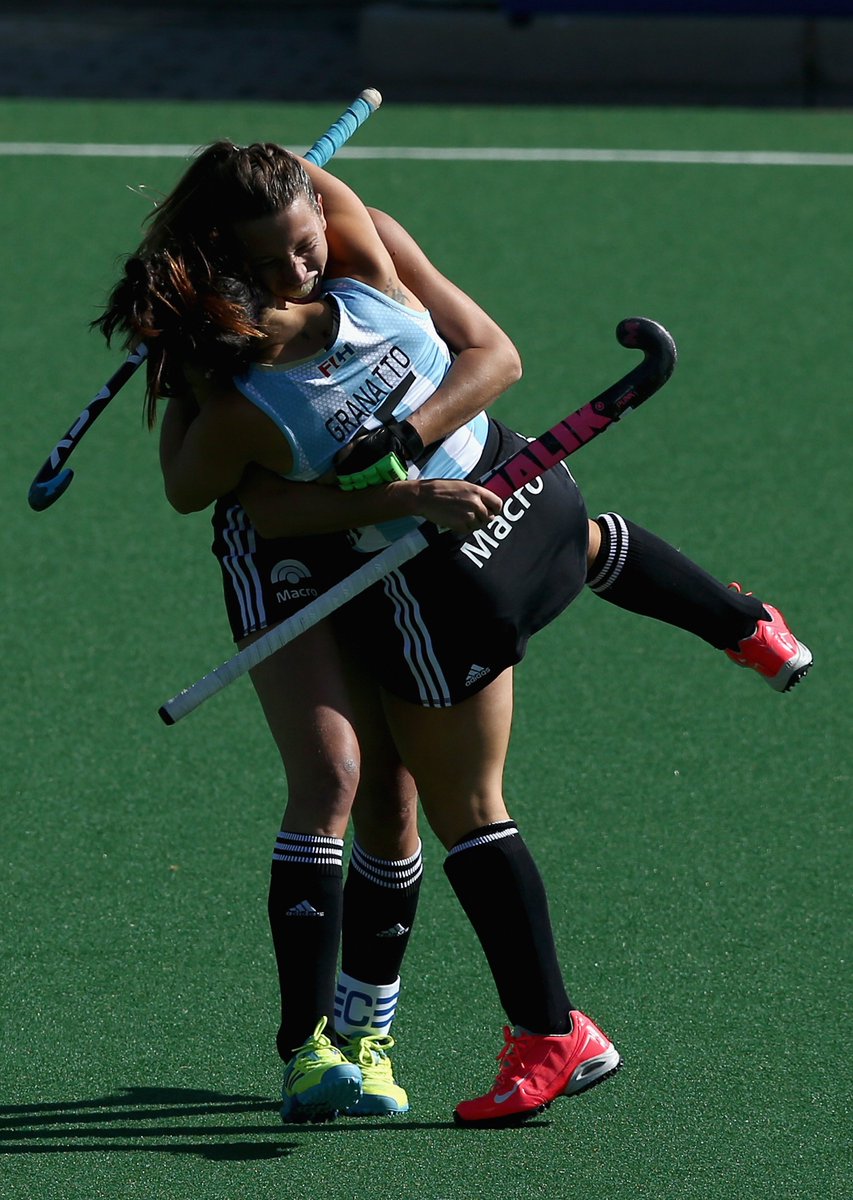 ArgFieldHockey's tweet photo. ¡#LasLeonas vencieron a Irlanda 2-1 en cuartos de final de la Liga Mundial de Sudáfrica y clasificaron a la Copa del Mundo 2018 🏆! 🇦🇷👏 https://t.co/0NLddW4IhZ