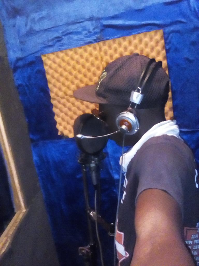 samuel_oginga's tweet photo. That #kenyan growing Hip Hop trap kid @samuel_oginga (Lil Sammy Slim) hear out check my face by Lil Sammy Slim on. https://t.co/autJi6ifdU