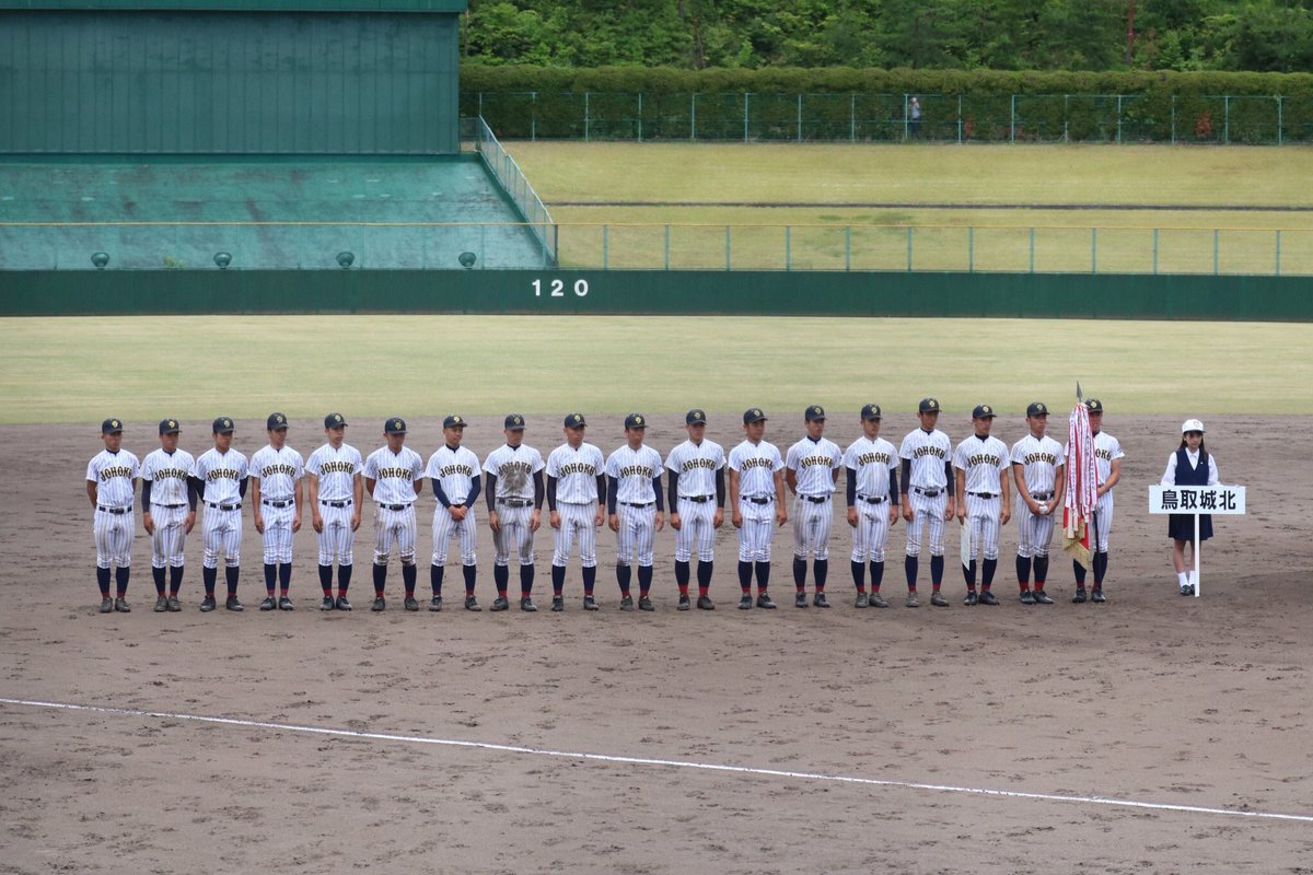 1Fukumo10's tweet photo. 今日で高校野球を引退しました。
ほんまに悔しすぎて思い出したらまた泣きそうになるくらい。
今日はめっちゃ泣いたなぁ
でも、48代目のみんなと野球出来てほんまに楽しかった！
欲をゆえばもっとみんなと野球したかった。甲子園行きたかった。
今までありがとう！👍 https://t.co/MfrGWOZDL8