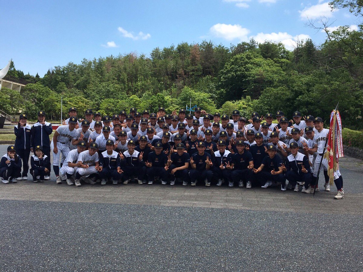1Fukumo10's tweet photo. 今日で高校野球を引退しました。
ほんまに悔しすぎて思い出したらまた泣きそうになるくらい。
今日はめっちゃ泣いたなぁ
でも、48代目のみんなと野球出来てほんまに楽しかった！
欲をゆえばもっとみんなと野球したかった。甲子園行きたかった。
今までありがとう！👍 https://t.co/MfrGWOZDL8