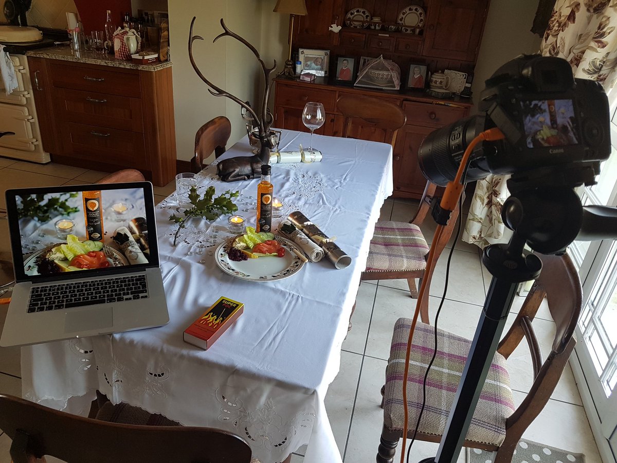 broightergold's tweet photo. When your shooting Christmas shoots on the hottest day of the year! 😎 only me! 

Enjoyed this so much... #RapeseedOil #23ctGold #LiquidGold https://t.co/LLk4y2dM54