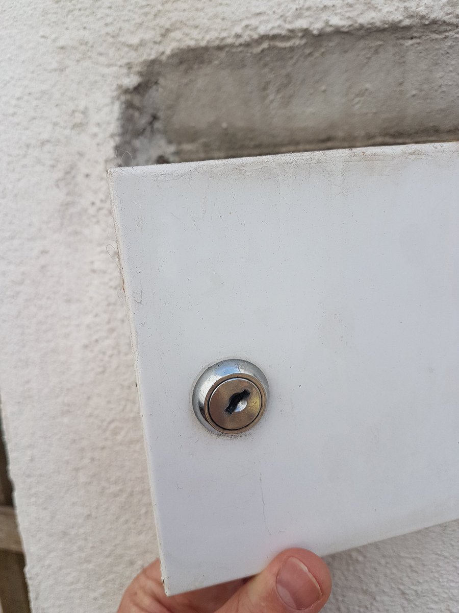 1stchoicelocks1's tweet photo. A bit of letter box picking.
#locksopened #nondestructive #locksmiths #crediton #firstchoice https://t.co/7aMSJIaDKF