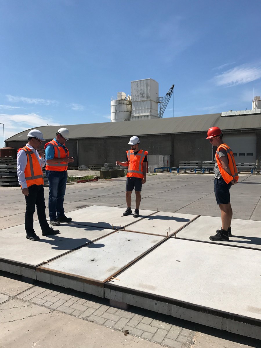 Hardscape_ENG's tweet image. Taking @PlanitIE around the @Straatbepalend Double Excel factory in Holland! Bigger can be better! #DoubleExcel #Aesthetic