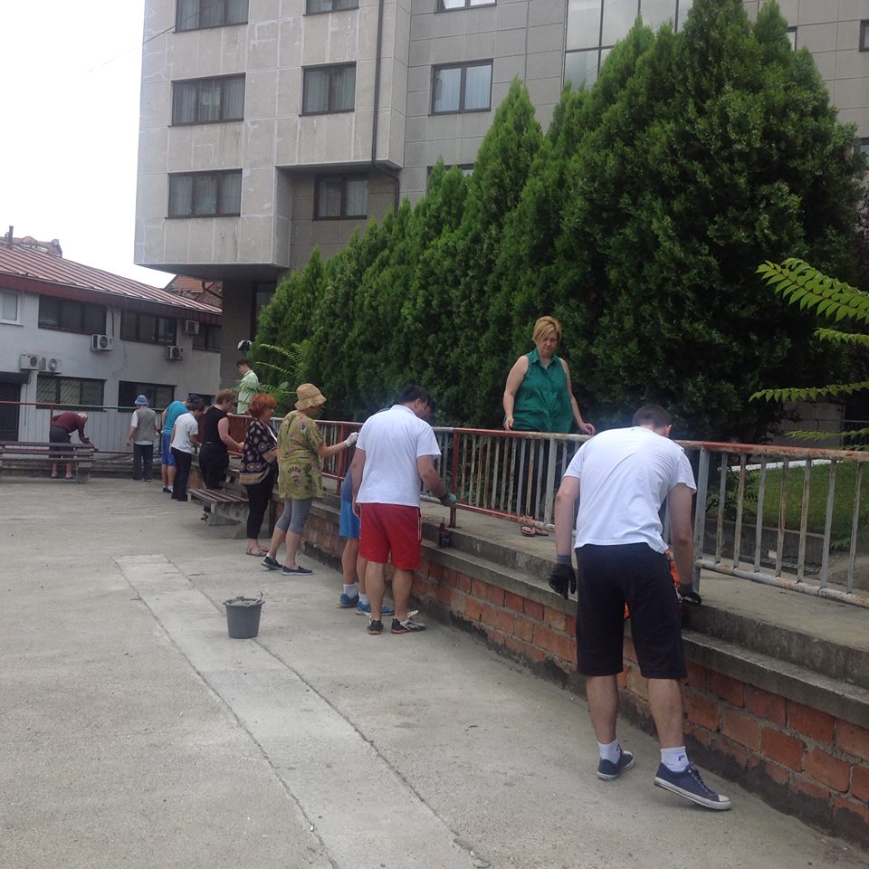 zgrada68b's tweet photo. Akcija ''Komšije za svoj kvart''. Sređivanje međublokovskog prostora (Bulevar despota Stefana 68b i Vojvode Dobrnjca)
#GradBeograd #Palilula https://t.co/3iwFsrrF1w