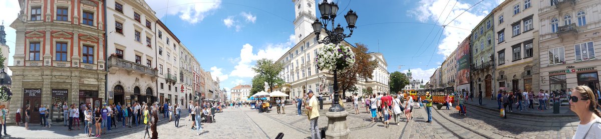 viajar_vivir's tweet photo. Panorámica de la plaza #Rynok en #Lviv, #Ucrania... bonita, no? 👌💜😃 #panoramic #rynoksquare #leopolis https://t.co/Rbf5G1CfZ6
