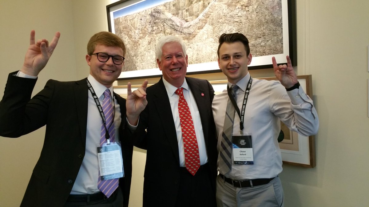 jenncapps2009's tweet photo. @NCState Wolfpack Family at GlobalGrandChallengesSummit as @medicomtech revolutionizes medical care! @NCStateEI @NCSUeClinic @NCStateEngr https://t.co/yUiCYgOXuW