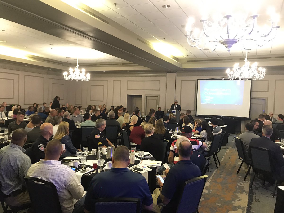 patcronin24's tweet photo. Standing room only at the Plymouth County Outreach Project meeting @EBsHOPE @NEAddictions @plymouth @L2CHope @MassAGO https://t.co/ljdrYCRYYU