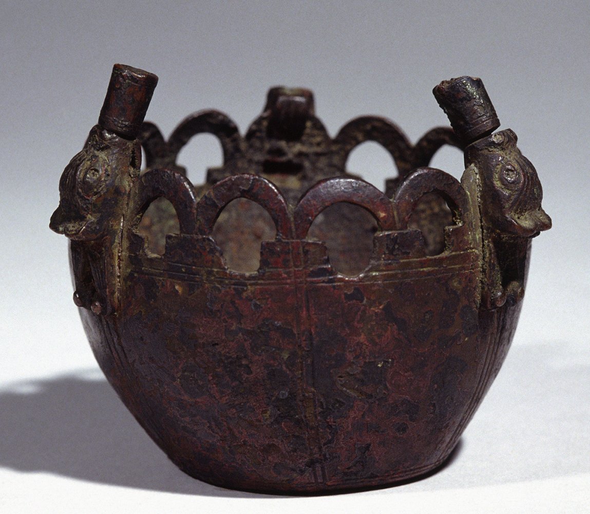 britishmuseum's tweet image. Good guesses! This #MysteryObject is an Anglo-Saxon censer used for burning sweet-smelling incense in church ow.ly/jNGy30dIjtQ