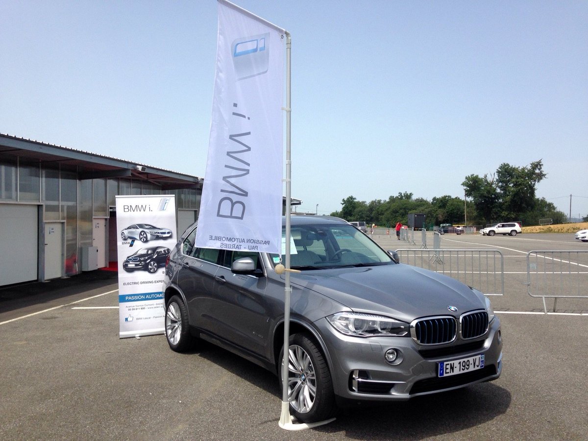 bmwlescar64's tweet photo. La gamme @BMWi_France au Circuit Pau Arnos #Pauecircuit @Blooweels @AutoPlusMag @turbofr @LaRepDpyrenees @Ville_Pau @blogcarspassion https://t.co/KN6qddd7AF