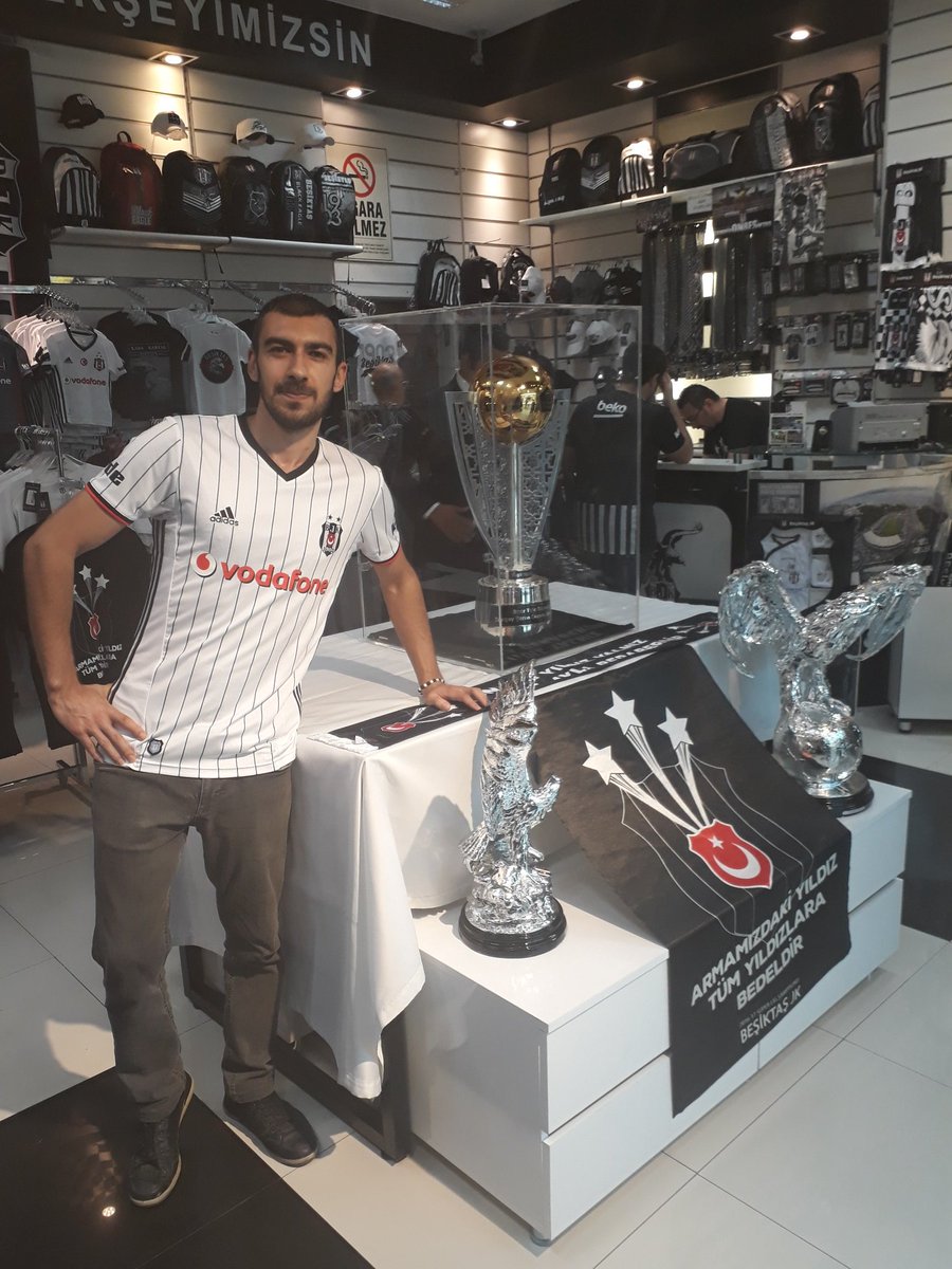 _mask7's tweet photo. Bu kupa yüksek miktarda totem içerir. #Hersene @Besiktas https://t.co/15cD5qFkc3
