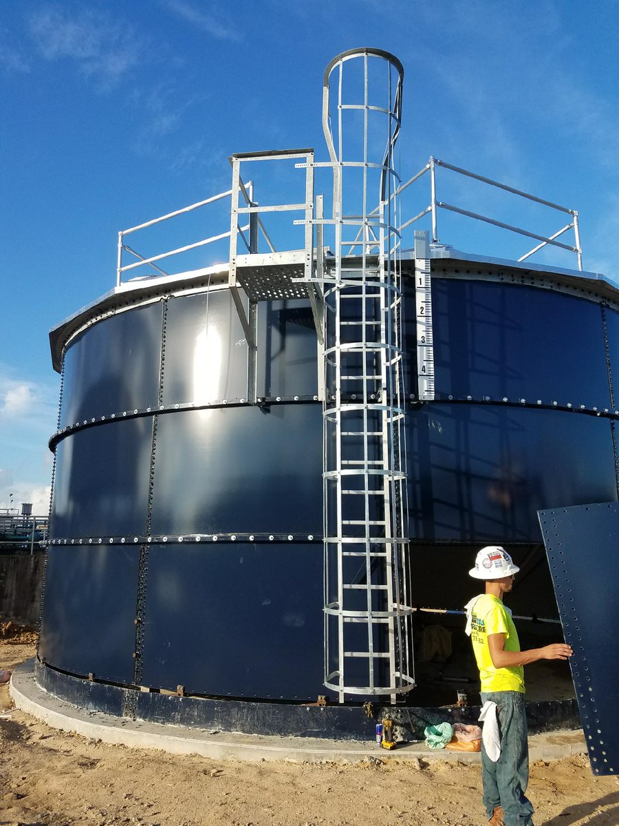 TexasAquastore's tweet photo. #TexasAquastore is constructing an #aquastore tank model 3031 holding 180,000 gallons of potable water. #glassfusedtosteel #madeinamerica https://t.co/XZW20RGWVf