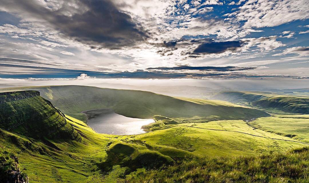 Did you know the #BreconBeacons has over 1,200 miles of public rights of way breconbeacons.org/walking #FindYourEpic photo <a href="/McCarthyKarl/">Karl McCarthy</a>