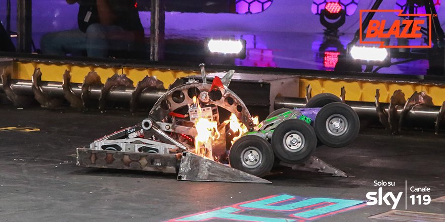 mkp17's tweet image. Overhaul vs Lock-Jaw! Domani alle 22.40 su Blaze (119 di Sky) le #BotteDaRobot con BATTLEBOTS! Chi verrà ridotto a rottame?