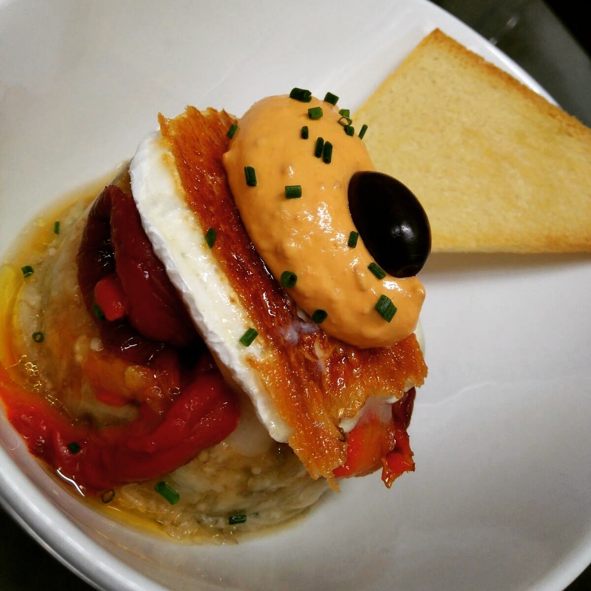 Timbal de escalivada, queso de cabra y #mojo rojo canario📋🍴.¿Comemos juntos? 😉 #sugerenciasemanal #menu #formula #mediodia #tapasyplatillos