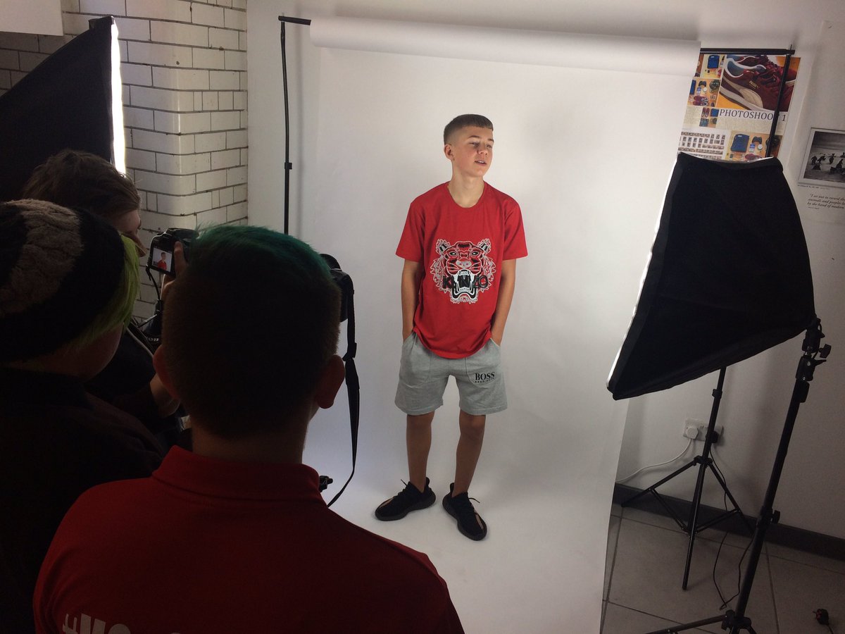 Mcr_Studio's tweet photo. The photographers hard at work, experimenting with in the studio. #pbl #fashionshoot https://t.co/OaoaW1SObs