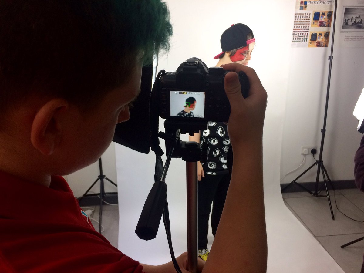 Mcr_Studio's tweet photo. The photographers hard at work, experimenting with in the studio. #pbl #fashionshoot https://t.co/OaoaW1SObs