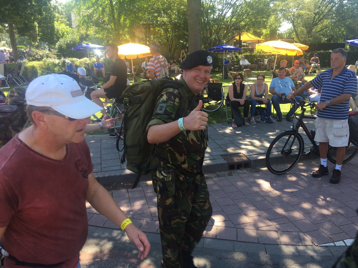 CDBBO's tweet photo. Niet als detachement, maar daarom niet minder gemotiveerde Vierdaagse lopers van de #DBBO . Veel succes👍‼️ https://t.co/PU5jW9hPsT