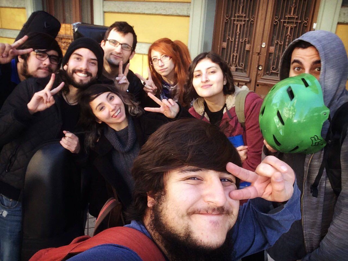 animixtape's tweet photo. Con nuestra diseñadora estrella 🌟 preparándonos para subir de nivel 👾 #Anime #Animixtape #BandaAnisong https://t.co/iXzBvLmdG4
