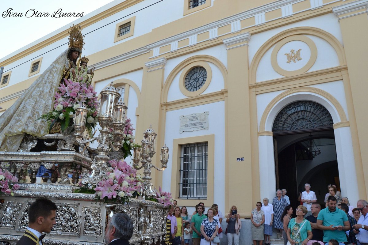La Virgen del Carmen Coronada se giro hacia las monjas de la Compañía de Maria en su procesión del pasado 16 de Julio. <a href="/sfciamaria/">Compañía de María SF</a>