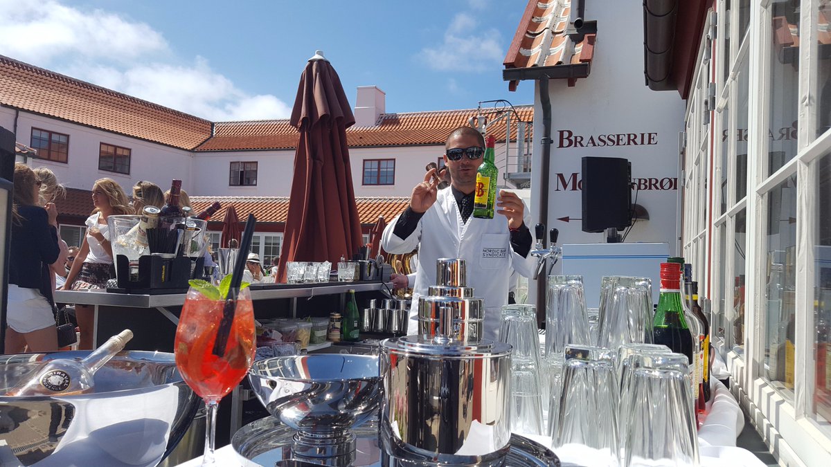RuthsHotel's tweet photo. #Uge29 i #Skagen med cocktails og sol på terrassen ved Ruths Brasserie.
#RuthsHotel. #Georgjensen https://t.co/YqjkEcJfnL
