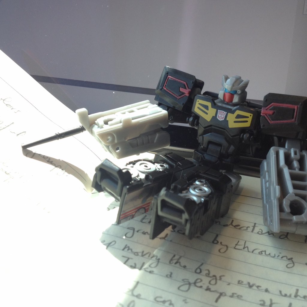 JeffGerardActor's tweet photo. Working on my sides with Rewind by my side.
#sceneprep #actorslife #transformers #rewind #autobot https://t.co/XW2jf27k6q