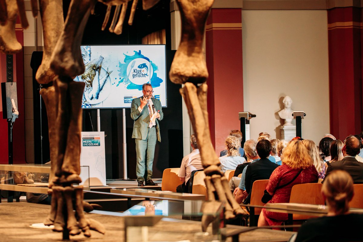 EcologicBerlin's tweet photo. Welche Auswirkung hat die #Fischereipolitik darauf, was auf unserem Teller landet? #ScienceSips morgen im @MfNBerlin https://t.co/2vD6RyxqW4 https://t.co/lCw2cKErJr