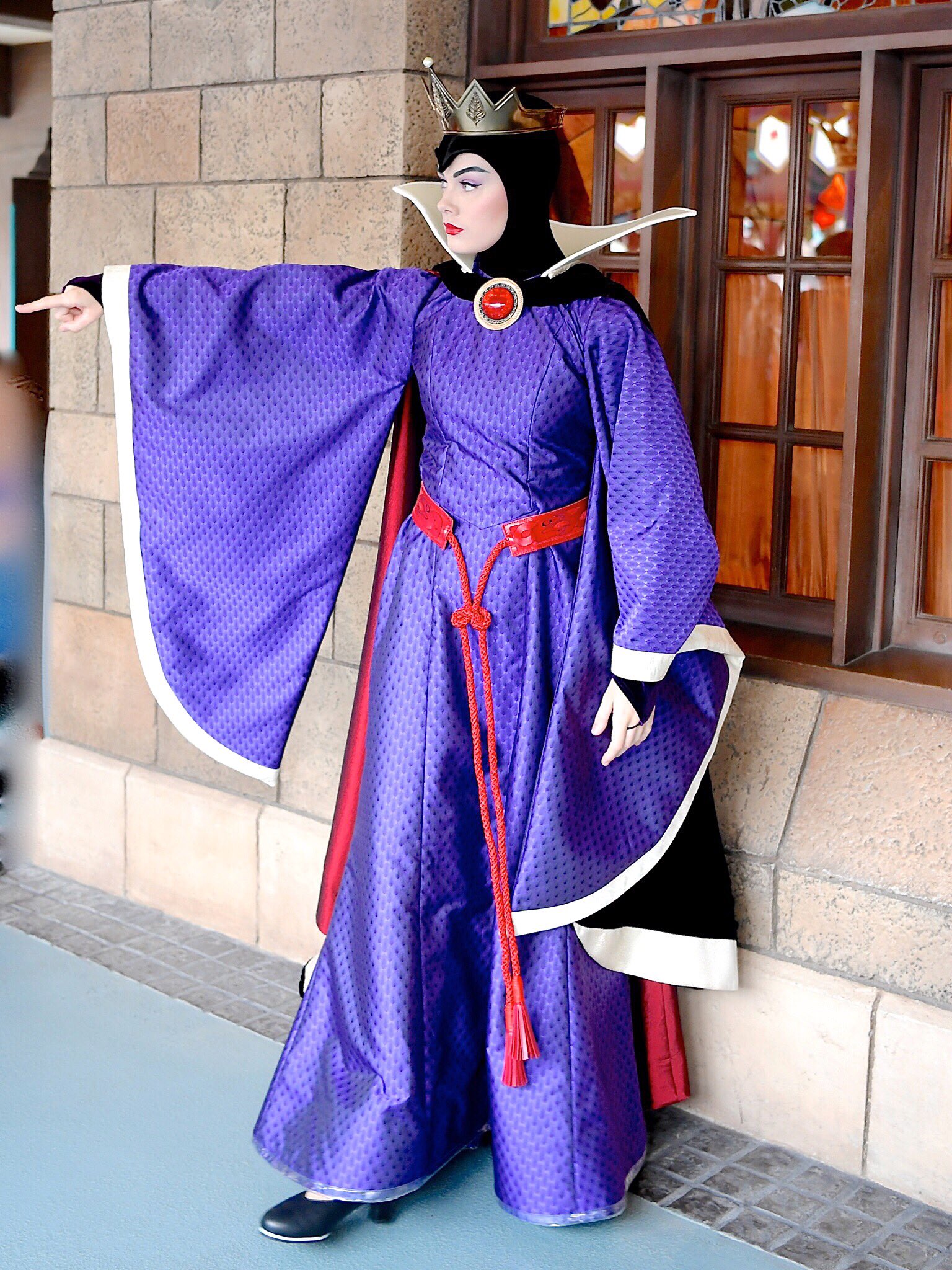 Mezzomikiのディズニーブログ 美しい女王姿で登場 東京ディズニーランド 白雪姫 ウィックド クイーン グリーティング 詳しくは T Co U4erigs8mj