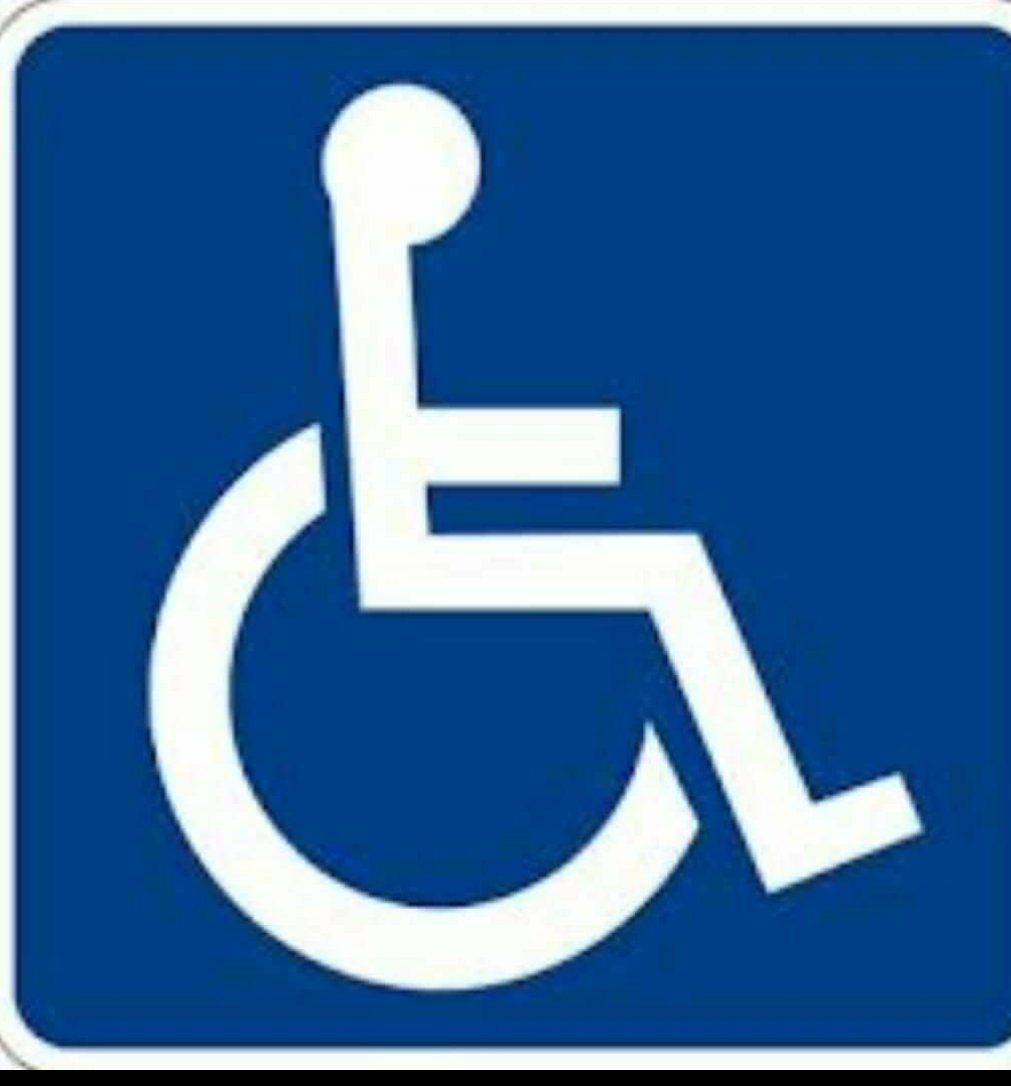 Para acceder se debe enseñar Tarjeta Azul del vehículo y DNI del titular. Habiendo plazas reservadas hasta el último aparcamiento. (2/2)