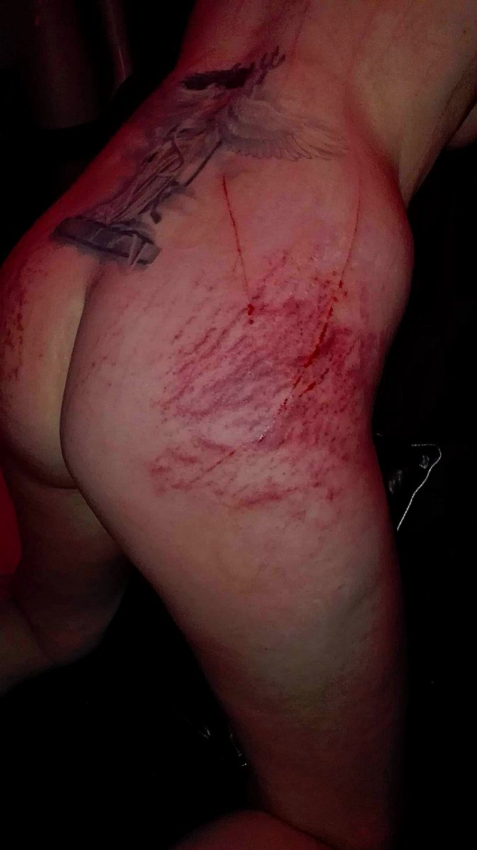 Maitre_Doberman's tweet photo. Knifeplay sur alouqua au @LuxuriousGb https://t.co/55cfElNIHL https://t.co/5QygHaoMI8