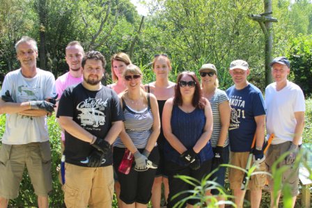 Marwellwildlife's tweet photo. A huge thanks to these wonderful people from @AskLloydsBank Andover, who gave our aviary a good sprucing today! 

Nice one, guys! 👊 https://t.co/cDv3aMixyY