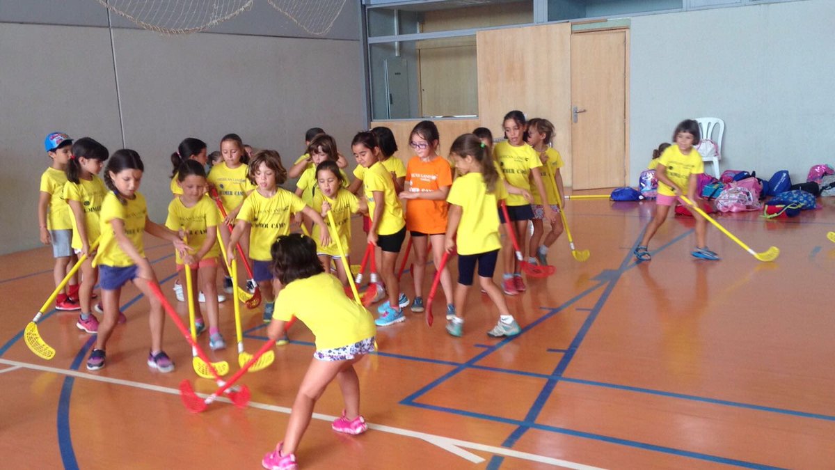 Paxisinclusion's tweet photo. Un poco de hockey en el Summer Camp! https://t.co/FIw7Yy8LiV