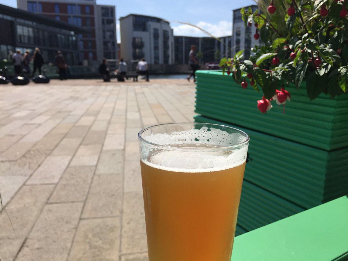 Today's working lunch, which has led to a napping afternoon... <a href="/akvaedinburgh/">Akva</a> <a href="/pilotbeeruk/">Pilot</a>  #Edinburgh #beergarden #boozylunch