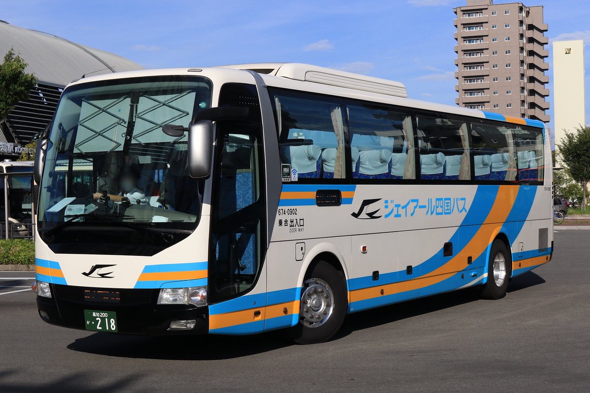 ジェイアール四国バス 高知200か・218 4列昼行高速仕様のエアロエース