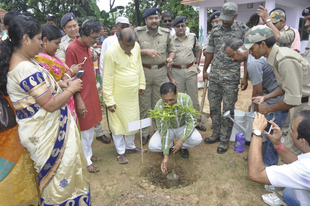 spbankura's tweet photo. #TreePlantationProgramme at #OndaPS on 16.07.17. https://t.co/2fABFtUCRF
