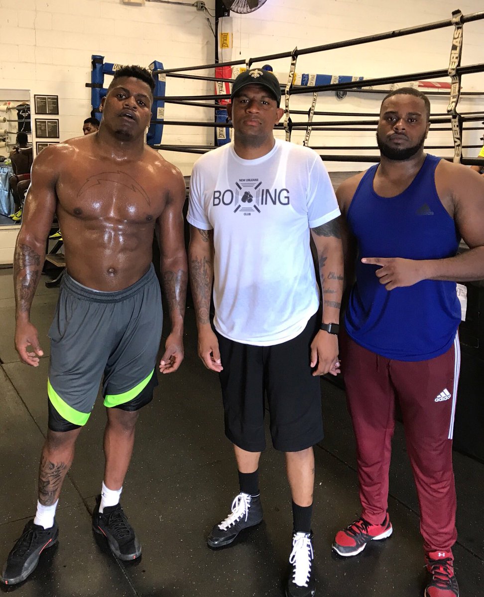 whenderson80's tweet photo. Got that work in today w/My Bro's @ch6rles @CHenderson_2 I'm trying to body up like them😂!
#ImaGetThere #BottomLine https://t.co/EdAHAbMt4j