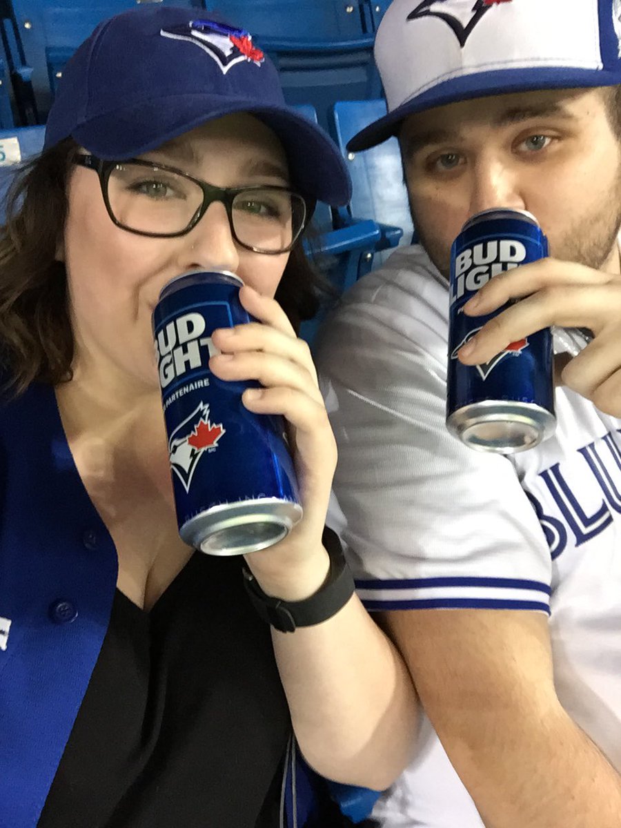 mickdog07's tweet photo. Wishing I was drinking bud lights and enjoying a @BlueJays game in Toronto instead of working 😩 #TDTuesday #LetsRISE https://t.co/gW40otplgb