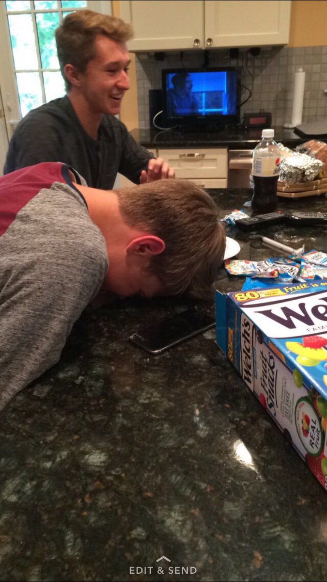mschmidty18's tweet photo. Happy Birthday fam🍍 @AlexAlexcollier you fool too much #michigoonz https://t.co/Xtm9IeC8NG