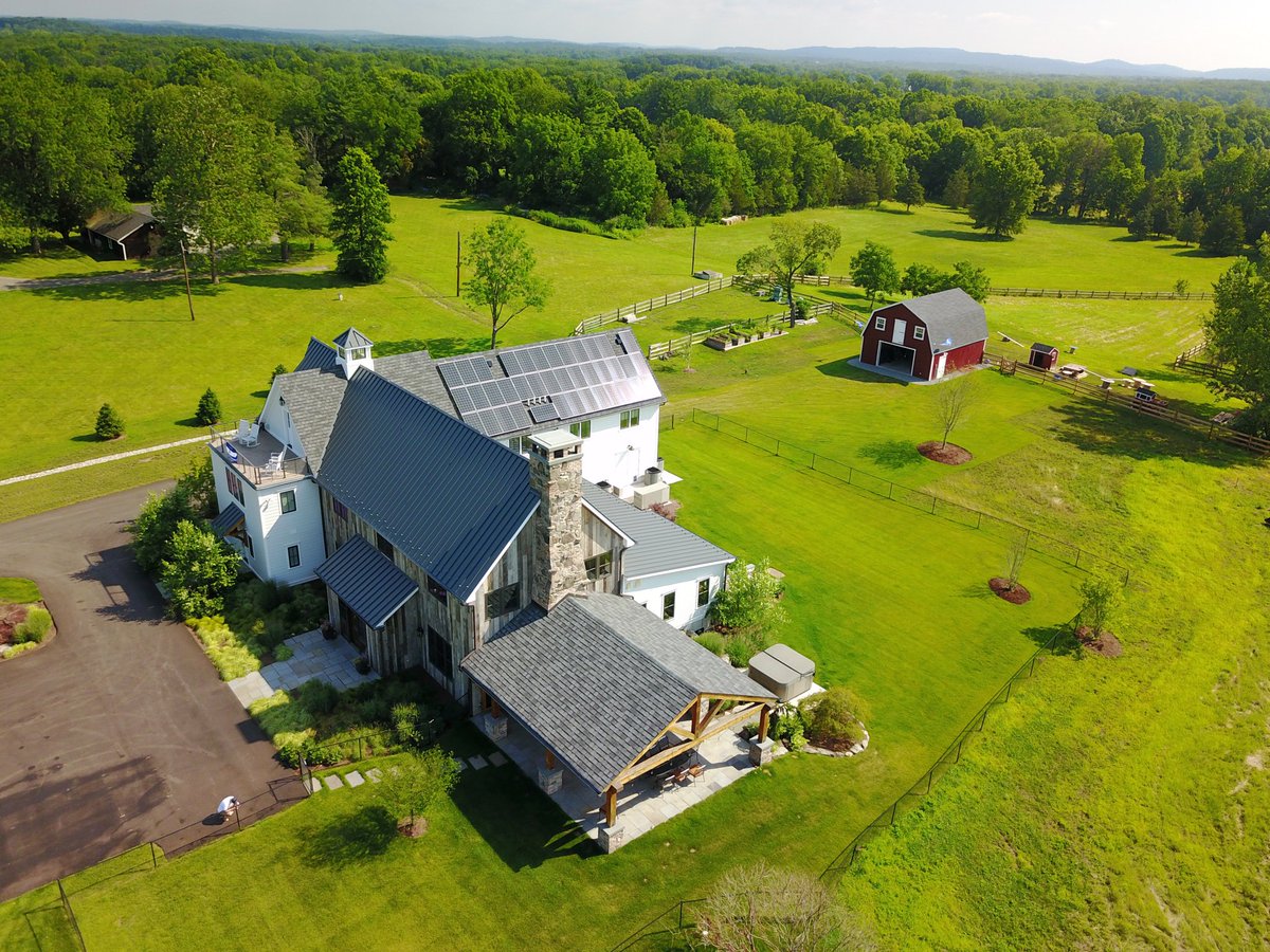 greenpowerE's tweet photo. @SolarEdgePV and @WINAICO_USA working hard in the dog days of summer. #arrayoftheday #djiphantom @DJIGlobal #solar #newjersey https://t.co/AtTdqu0C73