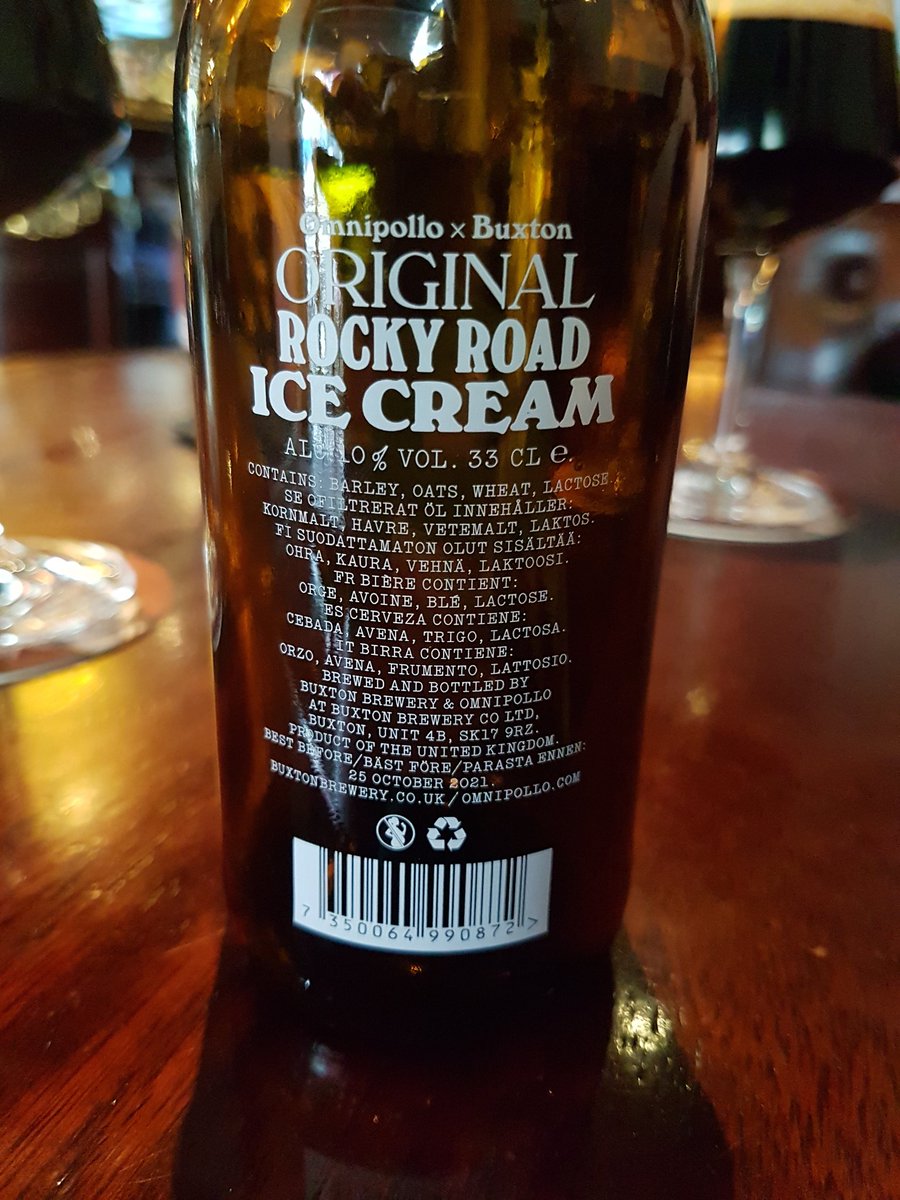 Flowhisto's tweet photo. Time for an afternoon ice cream! Rocky road in a glass. #craftbeer https://t.co/DziEEQuN6f