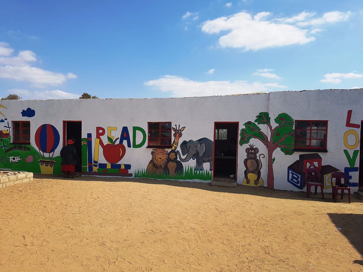 GrootFM's tweet photo. Die 'before' en 'after' foto's van ons 67 minute vandag vir Sinah Maleka se Angels of Grace Day Care Centre #Madibadag2017 https://t.co/ZqUlDken3w