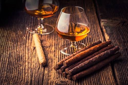 MorganeHeels's tweet photo. Tout savoir sur le cigare : Les fondamentaux pour les amateurs, via Blog Exclusif Paris https://t.co/ANfbBbaMcF https://t.co/8IPft5ZifC