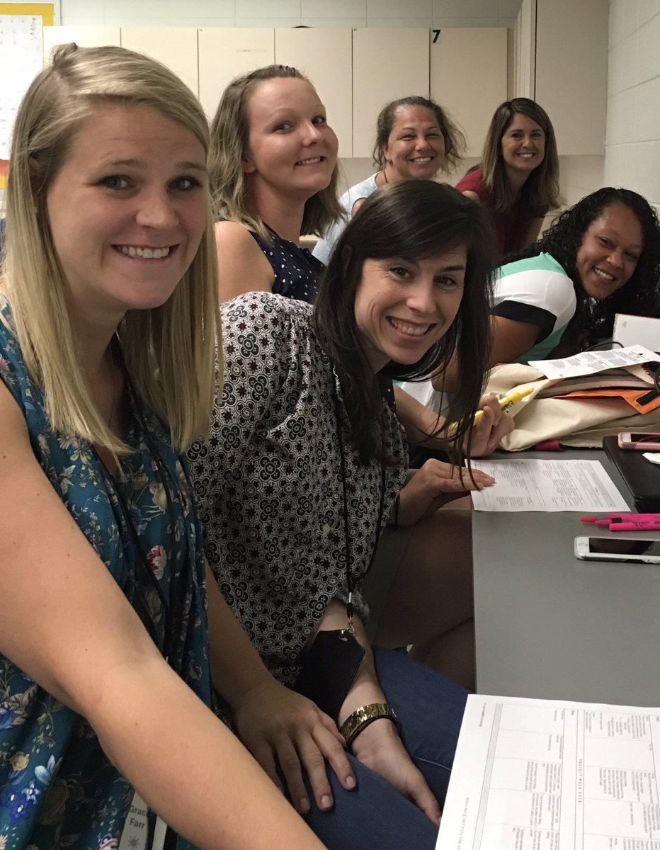 RNEMediaCenter's tweet photo. @HillsideES staff honing their PBL skills at the NELC PBL Summit. #PBLNELC https://t.co/UUYgI21xOp