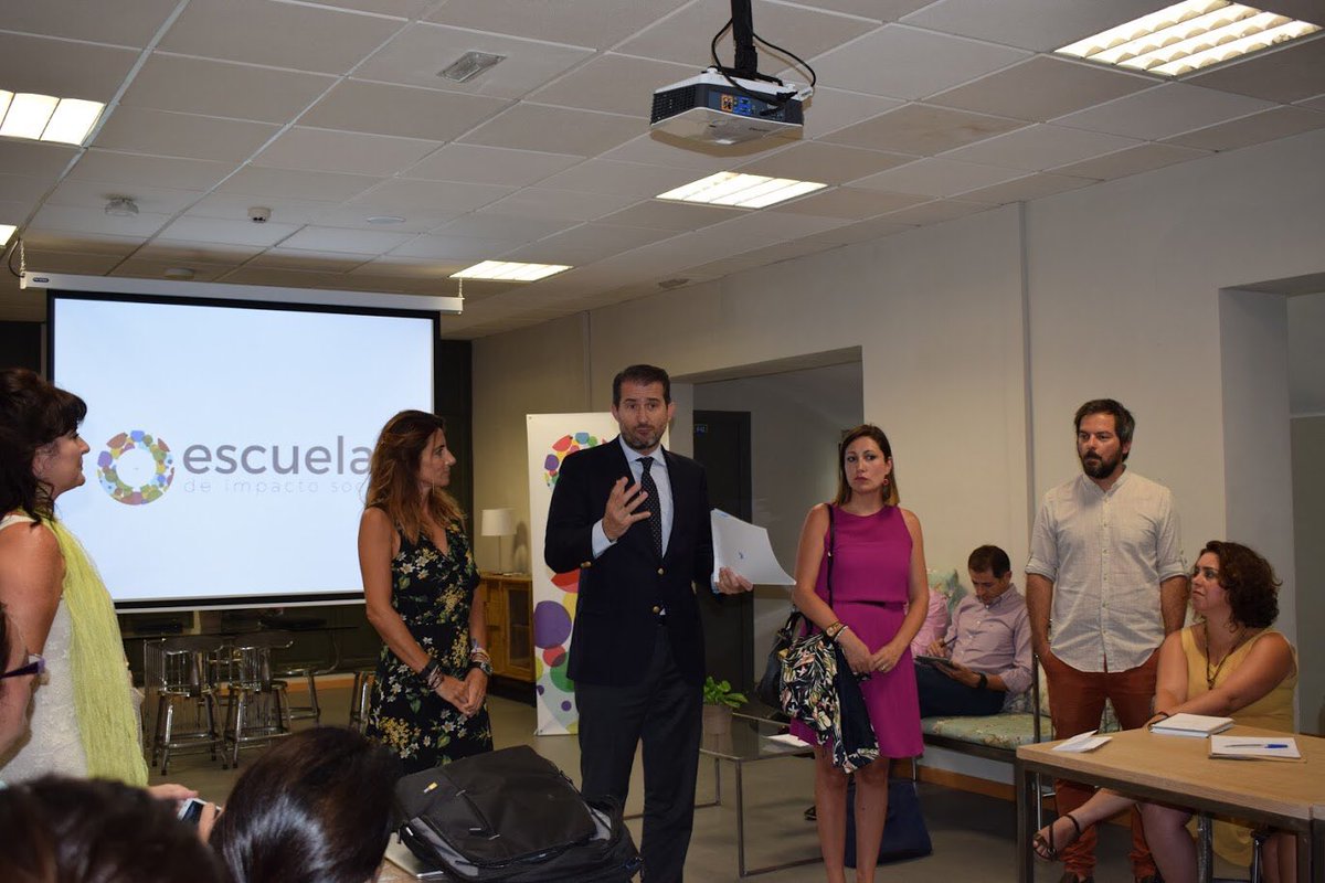 anacarmenmata's tweet photo. Presentación de los 16 proyectos seleccionados para impulsarlos en los Espacios de Co-creación de la #EscueladeImpactoSocial @anacarmenmata https://t.co/UIOyKGLK4n