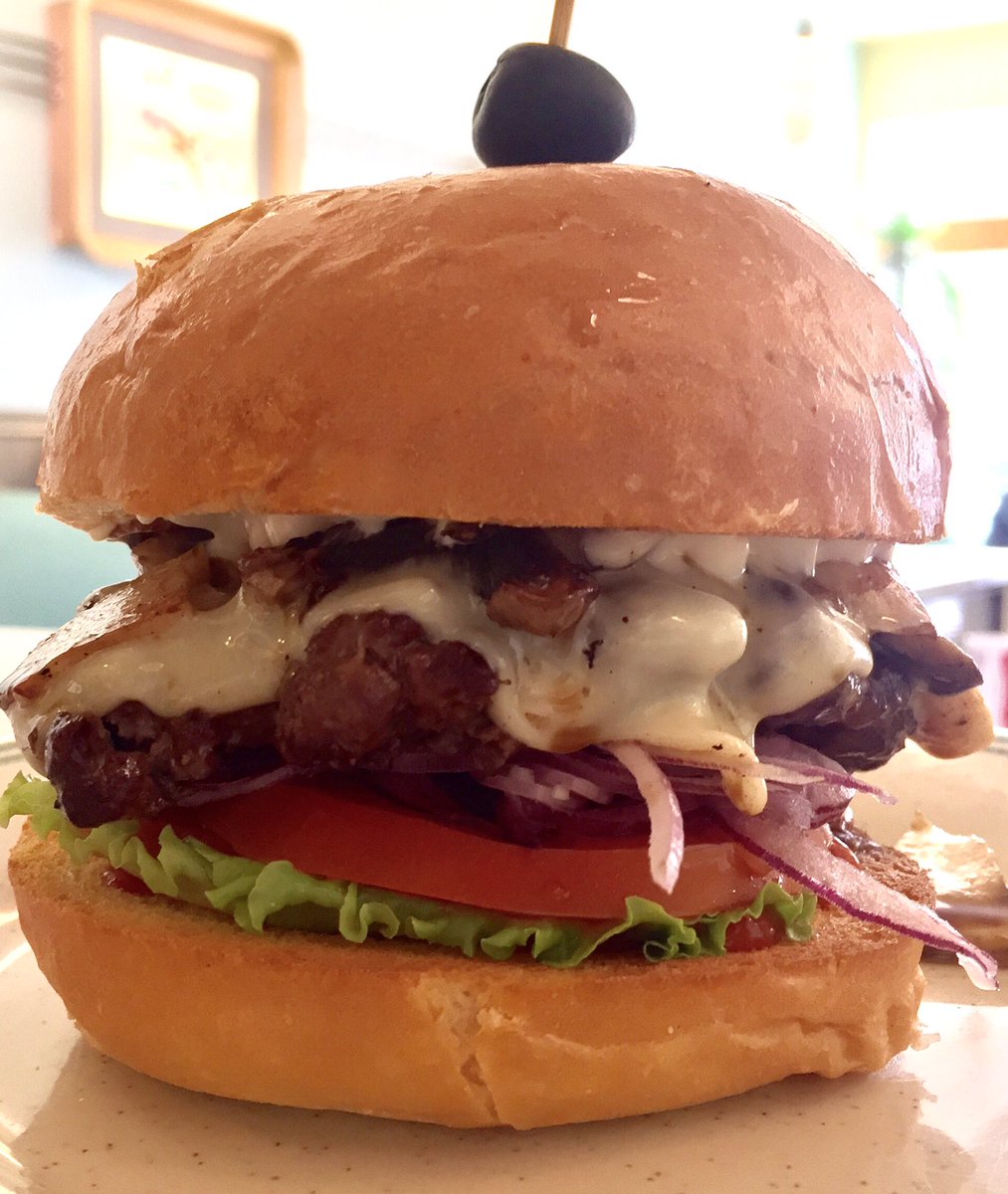 moderneburger's tweet photo. Today's lunch suggestion.
#moderneburger #modernburger #yvrfoodies #yvrbloggers #bestburger https://t.co/Puo82nnZeH