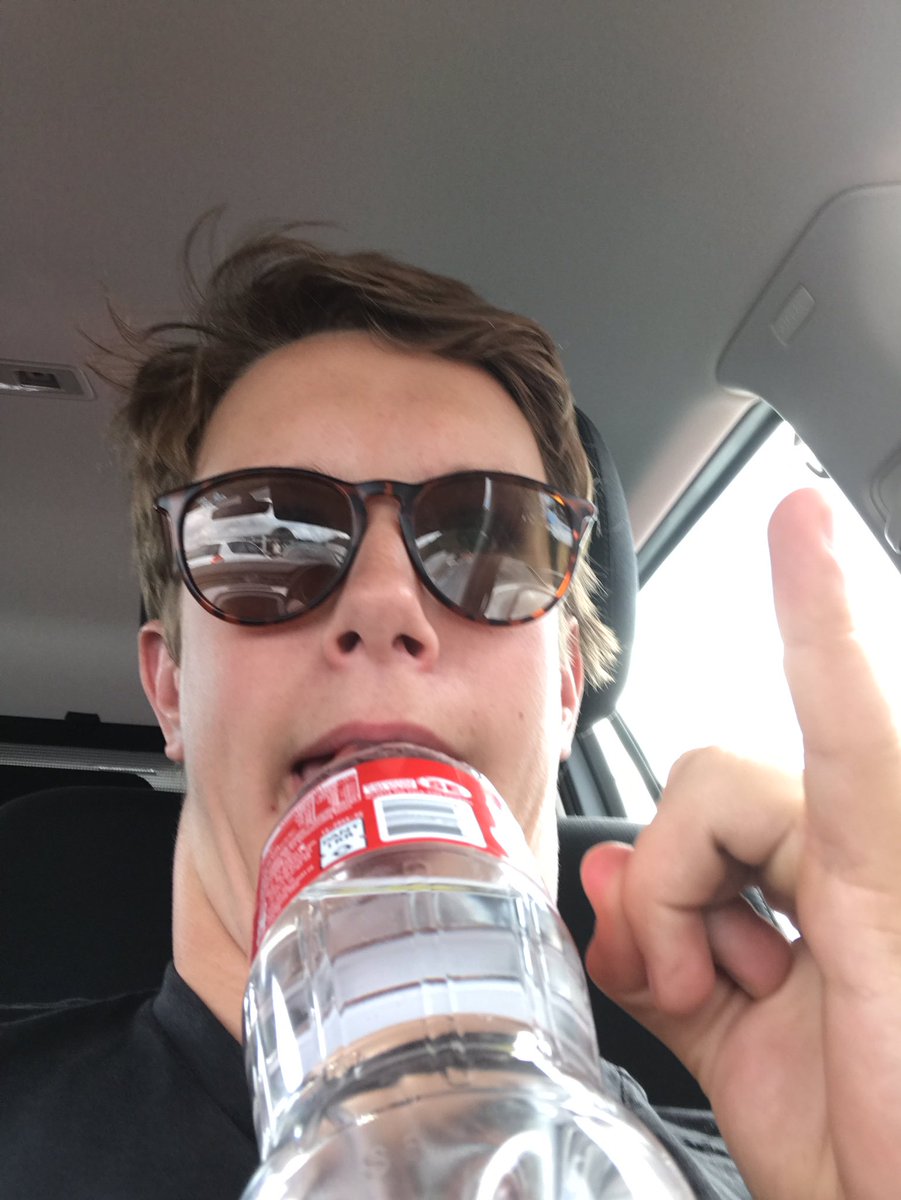 Maxfinn00 tweet picture